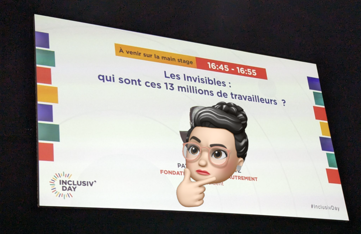 Photo d'un écran annonçant une conférence intitulée : Les invisibles : qui sont ces 13 millions de travailleurs ?"