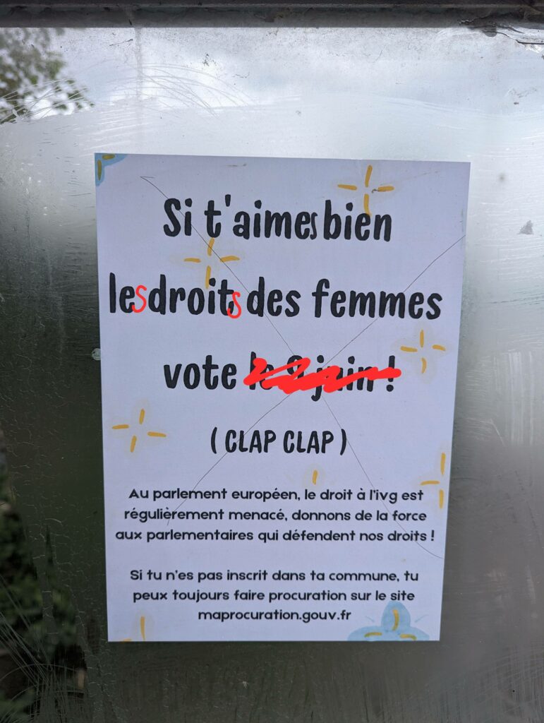 Affiche où on lit "Sit'aimes bien les droits des femmes vote le 9 juin ! (clap clap) avec le 9 juin barré