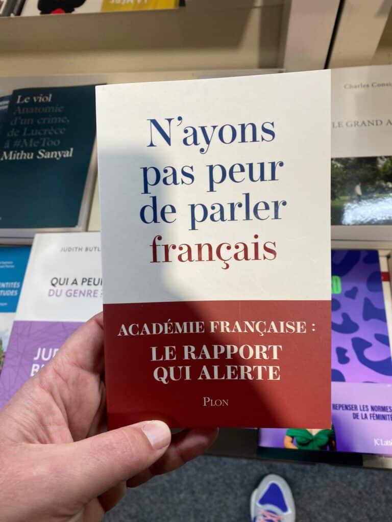 Couverture du livre "N'ayons pas peur de parler français" avec un bandeau rouge : Académie française : le rapport qui alerte"